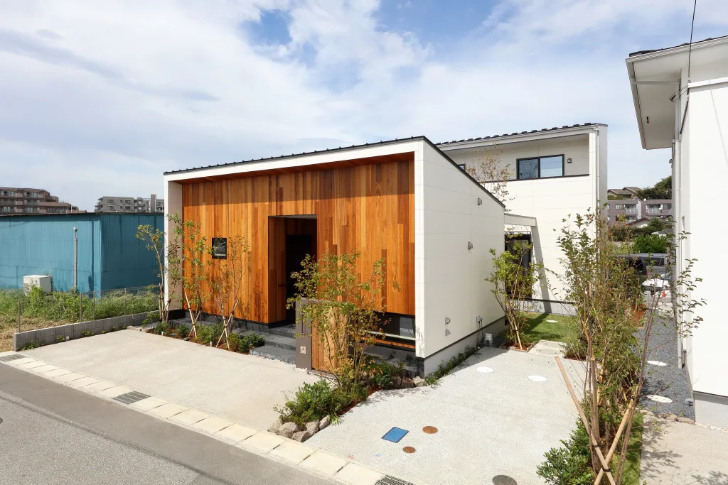 部分二階建て（平屋風二階建て）の外観事例