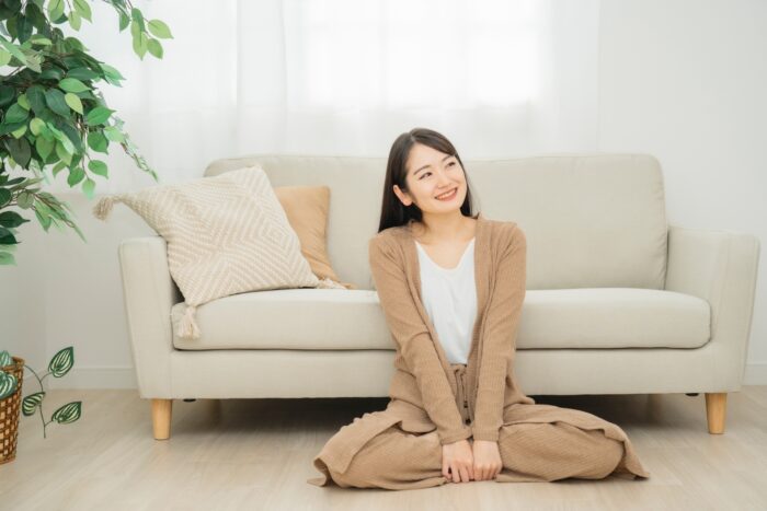 団地リノベーションをして一人暮らしをする女性|東京・千葉・神奈川のリノベーション会社『オカムラリフォーム』