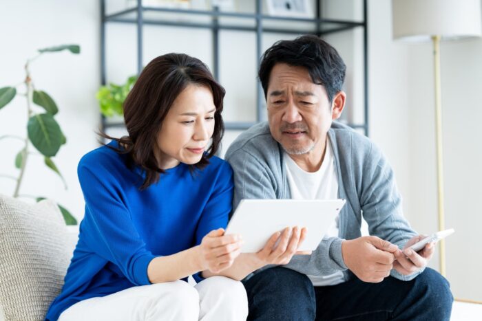 相続放棄ができ無くて困る夫婦イメージ画像|首都圏『未来の財託』